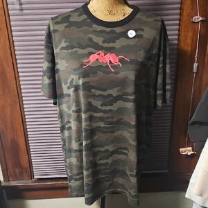 NWOT XL Camo Short Sleeve T-Shirt with Red Ant Graphic